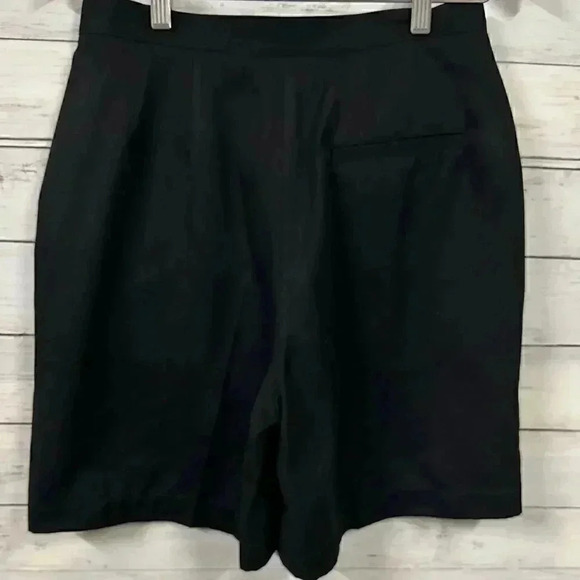 LizGolf Black Pleated Shorts Size 10 - Picture 2 of 4